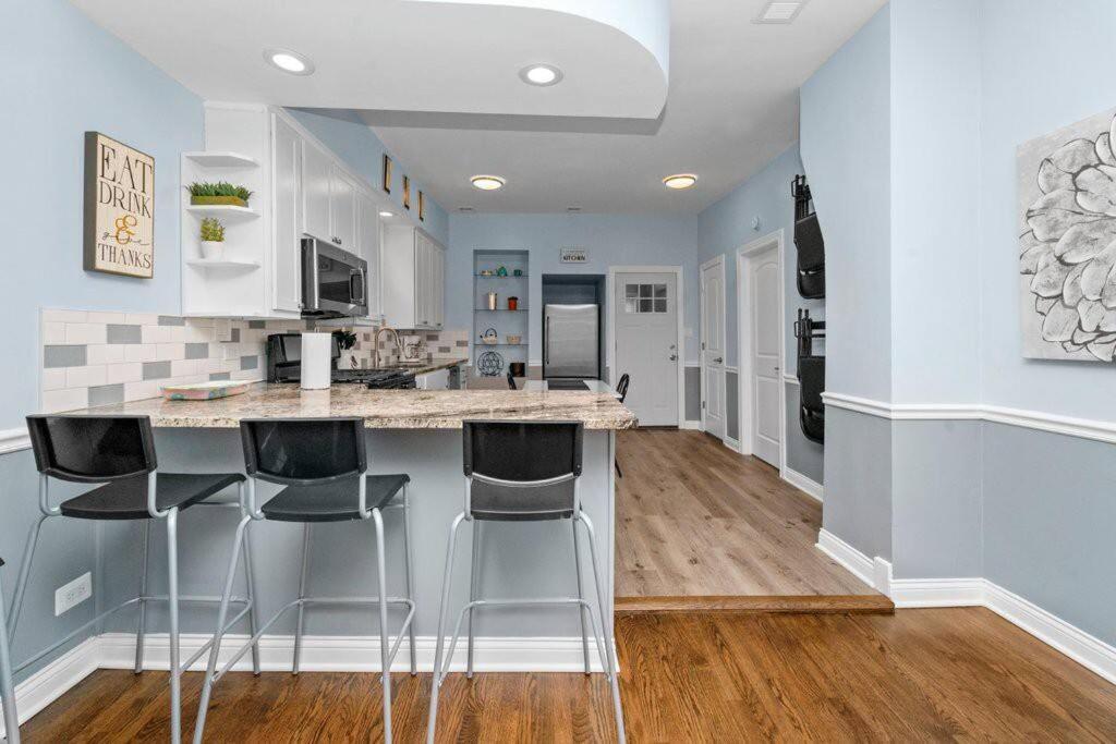 Cozy, Top-Floor 3Br Loft With Balcony In West Town Chicago Exterior foto